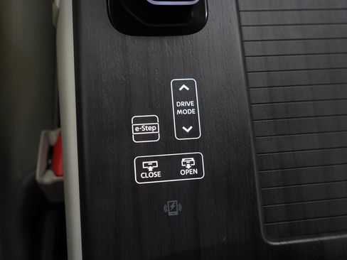 Used 2024 Nissan Ariya AWD image 26