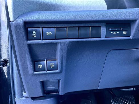 Used 2024 Toyota Sienna LE image 32