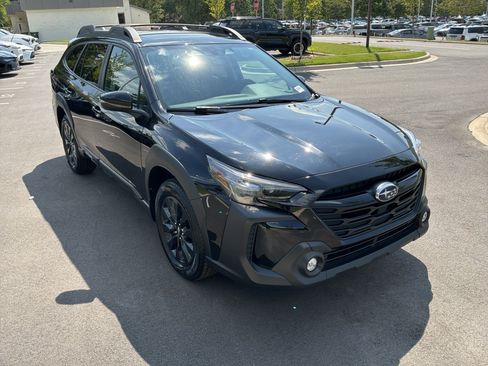 Used 2025 Subaru Outback Onyx Edition AWD/4WD image 2