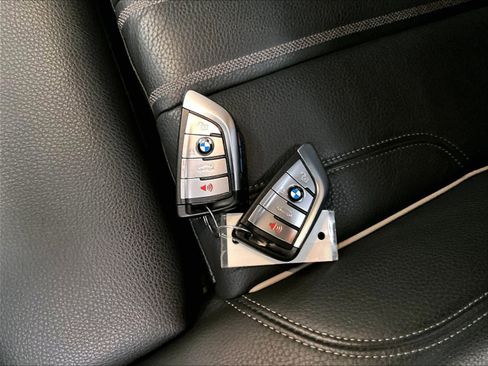 Used 2023 BMW 530e xDrive w/ Executive Package image 13