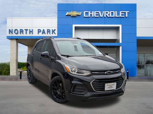 Used 2022 Chevrolet Trax LT w/ Sport Edition image 1