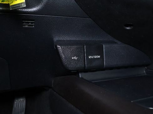 Used 2023 Toyota Camry SE image 28