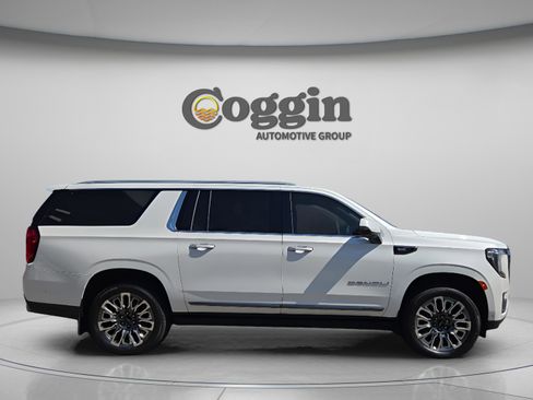 Used 2023 GMC Yukon XL Denali Ultimate w/ LPO, Floor Liner Package AWD/4WD image 6
