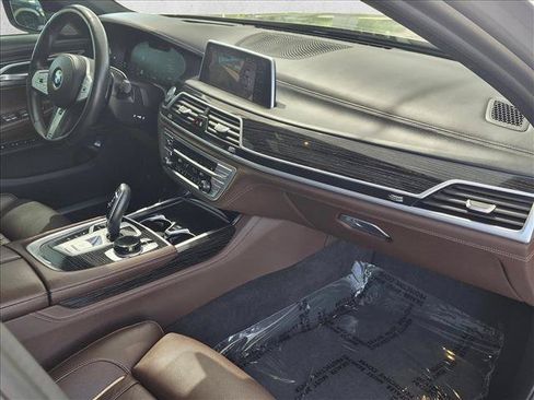 Used 2022 BMW 750Li xDrive AWD/4WD image 22