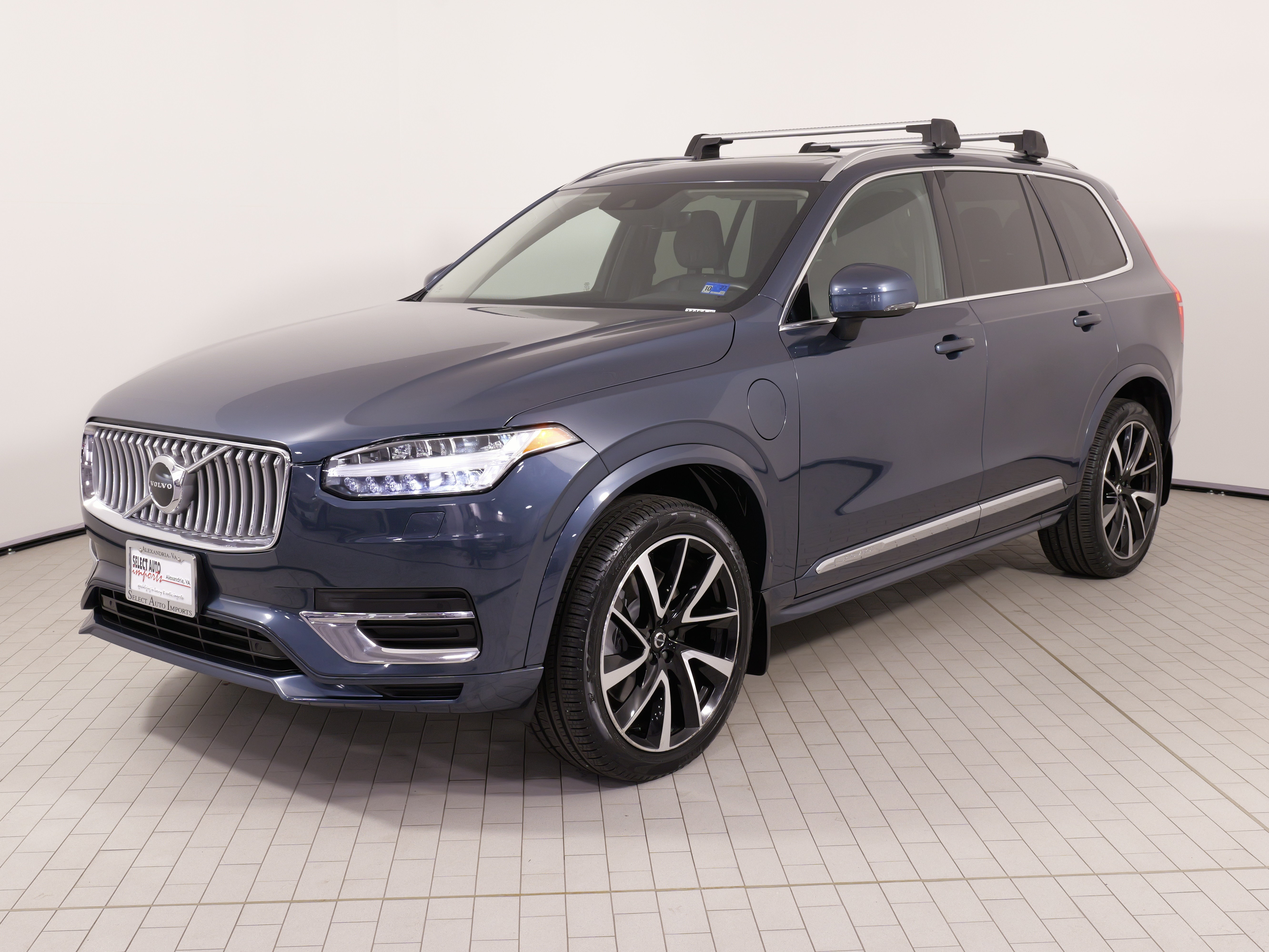 Used 2021 Volvo XC90 T8 Inscription Expression w/ Protection Package Premier AWD/4WD image 3