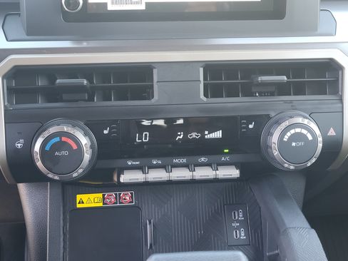 Certified 2025 Toyota Tacoma SR5 AWD/4WD image 16