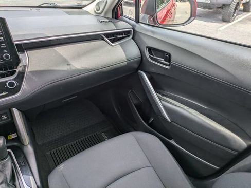Used 2022 Toyota Corolla Cross LE w/ Moonroof Package FWD image 17