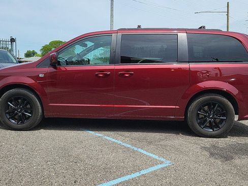 Used 2019 Dodge Grand Caravan SE FWD image 6