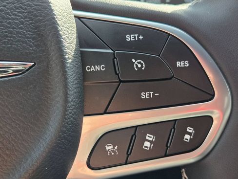 New 2026 Chrysler Pacifica Select FWD image 18