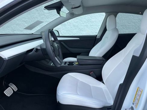 Used 2022 Tesla Model Y Performance image 4