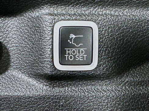 Used 2022 Jeep Grand Cherokee L Limited image 30