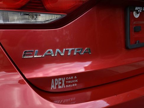 Used 2018 Hyundai Elantra SEL FWD image 29