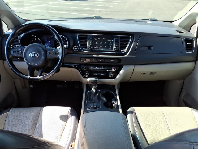Used 2017 Kia Sedona LX w/ LX Essentials Premium Package FWD image 11