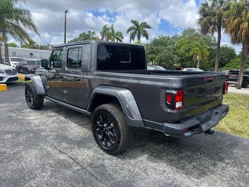 Used 2025 Jeep Gladiator Sport AWD/4WD image 7