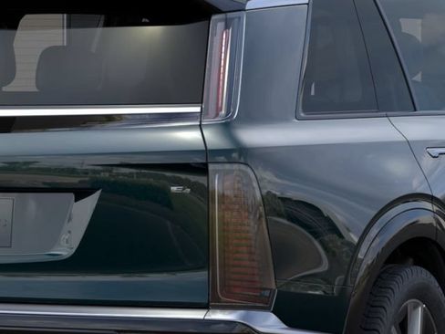 Used 2027 Cadillac Vistiq Luxury w/ LPO, Floor Liner Package AWD/4WD image 11