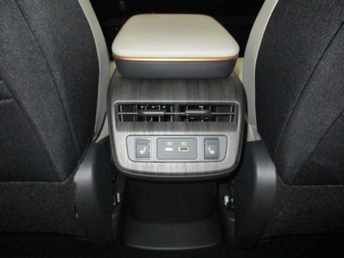 Used 2023 Nissan Ariya AWD image 32