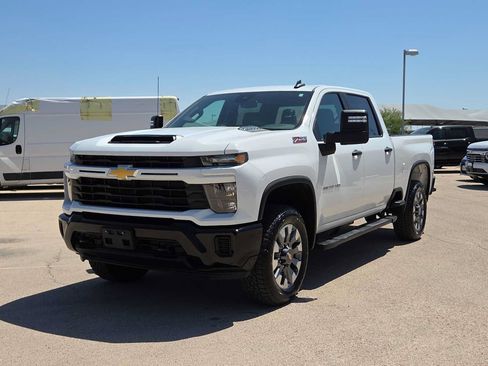 Used 2024 Chevrolet Silverado 2500 Custom w/ Custom Value Package AWD/4WD image 4