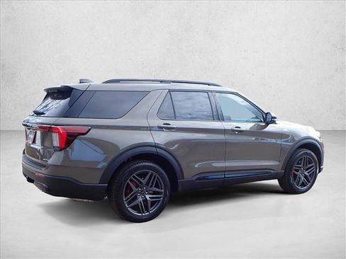 New 2026 Ford Explorer ST-Line w/ ST-Line Street Pack AWD/4WD image 4