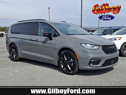 Used 2025 Chrysler Pacifica Limited