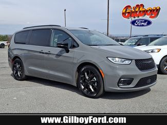 Used 2025 Chrysler Pacifica Limited video 1