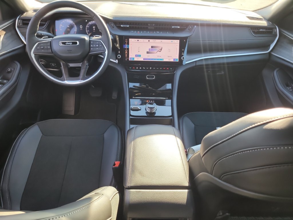 New 2027 Jeep Grand Cherokee Altitude AWD/4WD image 16