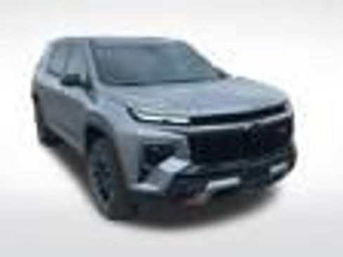 Used 2025 Chevrolet Traverse Z71 w/ Driver Confidence Package image 2