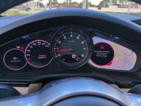 Used 2023 Porsche Cayenne Platinum Edition image 26