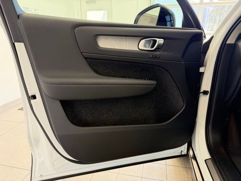 Certified 2025 Volvo XC40 B5 Plus image 17