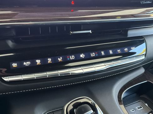 Used 2023 Cadillac Escalade ESV Sport Platinum w/ LPO, ONYX Package AWD/4WD image 18