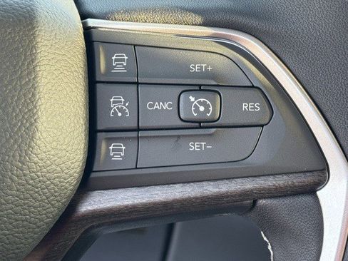 New 2025 Jeep Grand Cherokee Limited w/ Trailer Tow Package image 18