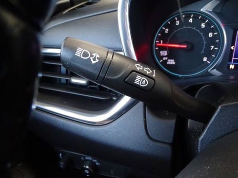 Used 2020 Chevrolet Equinox LT FWD image 17