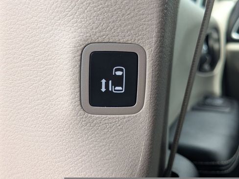 Used 2023 Chrysler Voyager LX FWD image 19