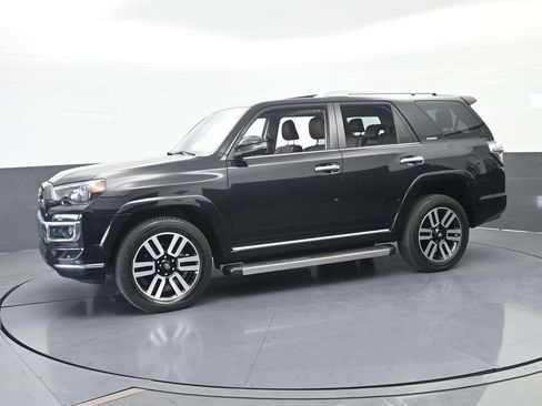 Used 2022 Toyota 4Runner Limited AWD/4WD image 2
