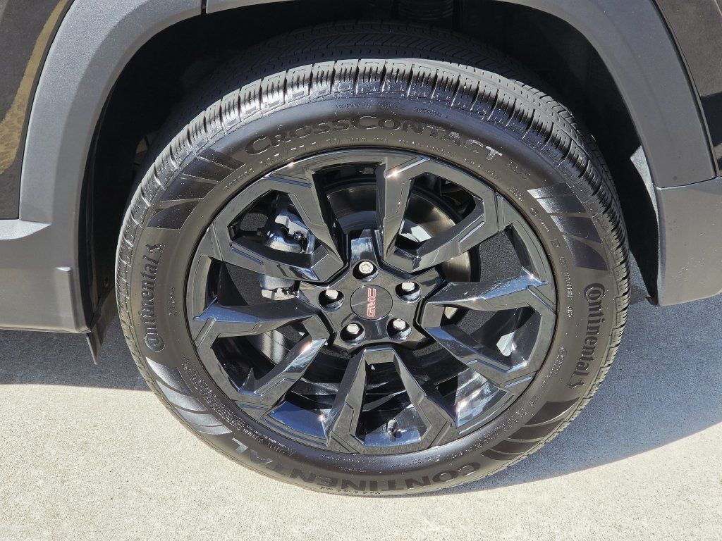 Used 2025 GMC Terrain Elevation w/ Black Edition AWD/4WD image 8