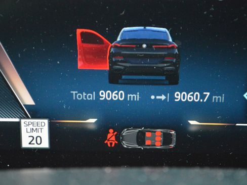 Certified 2025 BMW X6 xDrive40i image 16