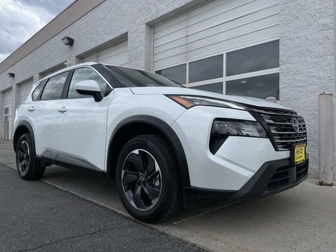 Used 2025 Nissan Rogue SV image 10