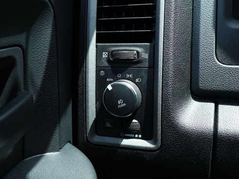 Used 2016 RAM 1500 Express RWD image 24