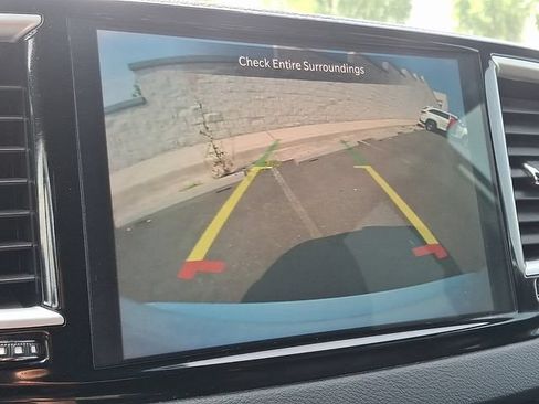 Used 2025 Chrysler Pacifica Select FWD image 18