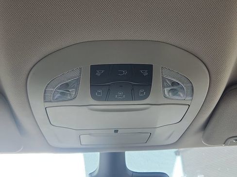 Used 2023 Chrysler Pacifica Touring-L FWD image 19