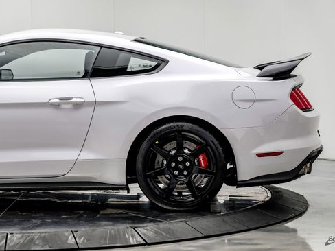 Used 2016 Ford Mustang Shelby GT350R w/ GT350R Equipment Group 920A RWD image 9