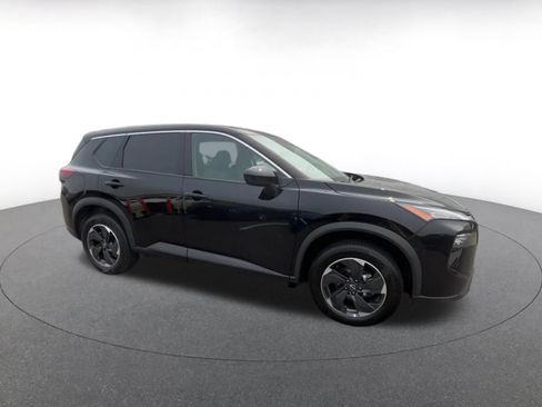 Used 2025 Nissan Rogue SV AWD/4WD image 2