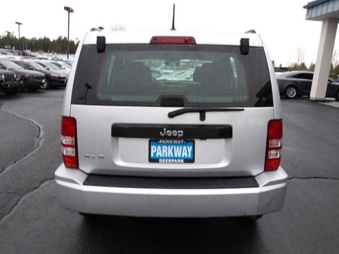 Used 2010 Jeep Liberty Sport AWD/4WD image 4