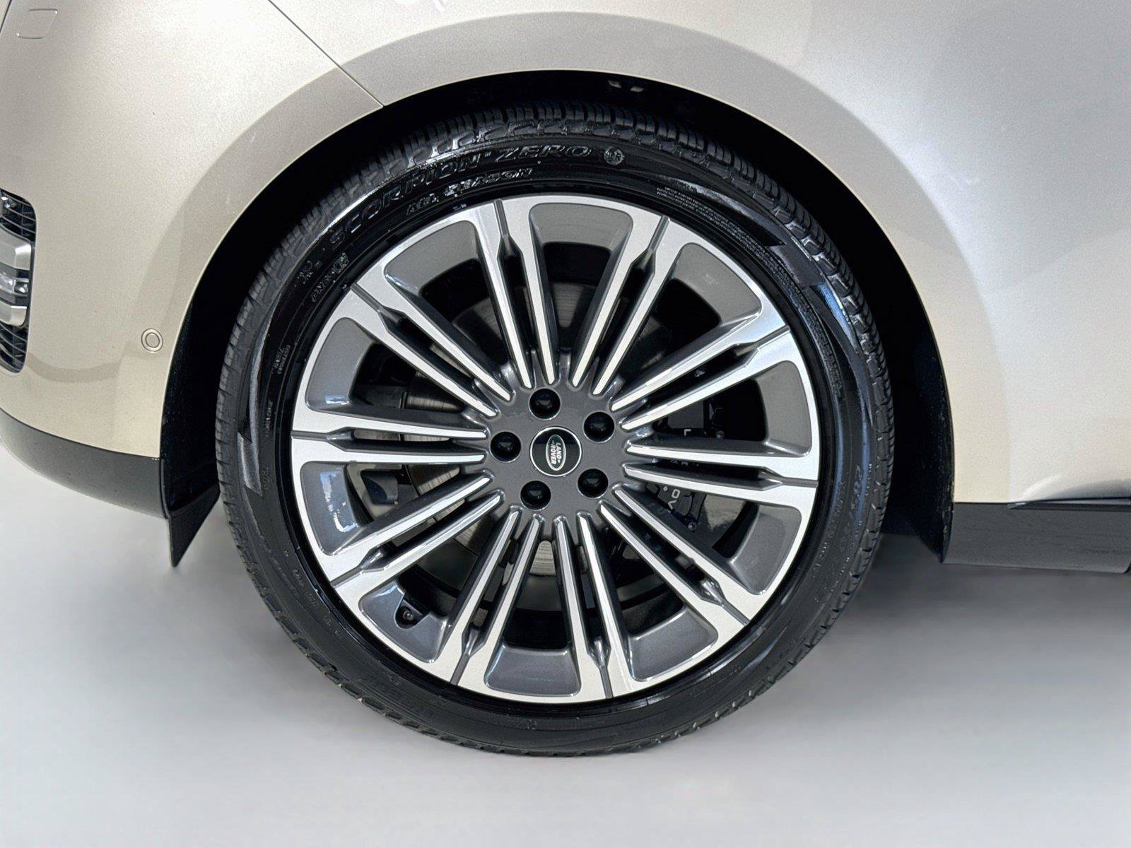 Used 2024 Land Rover Range Rover SE AWD/4WD image 36