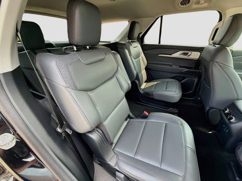 Used 2026 Ford Explorer Active w/ Active Comfort Package AWD/4WD image 28
