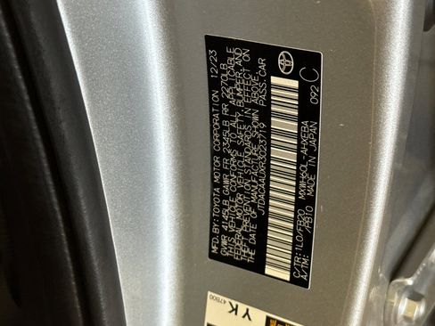 Used 2024 Toyota Prius LE image 31