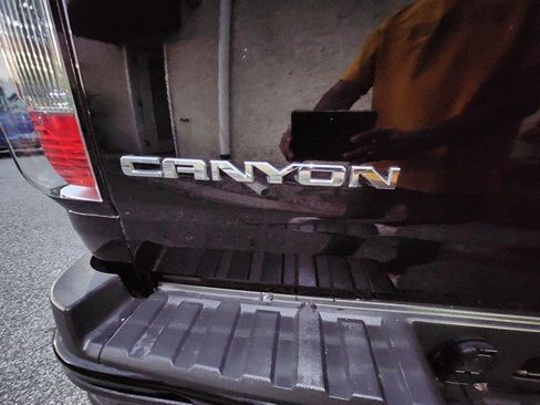 Used 2018 GMC Canyon Denali image 23