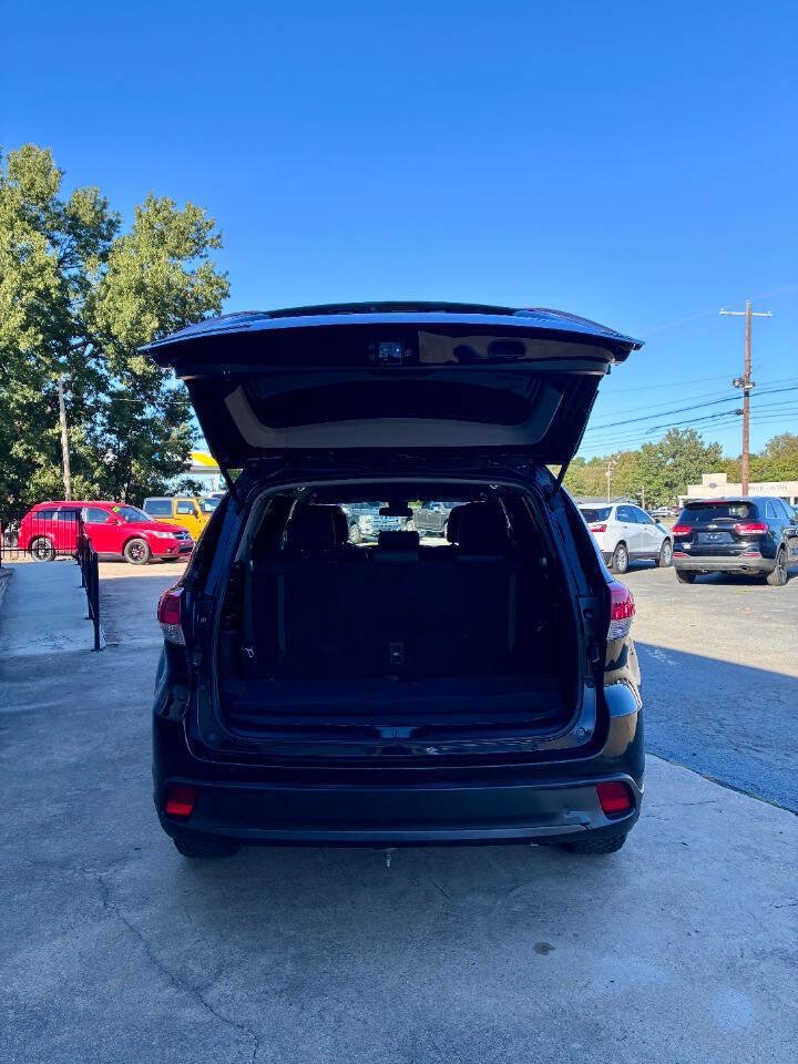 Used 2019 Toyota Highlander LE AWD/4WD image 7