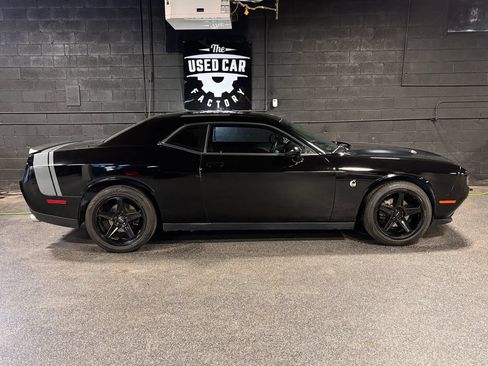 Used 2015 Dodge Challenger SXT RWD image 12