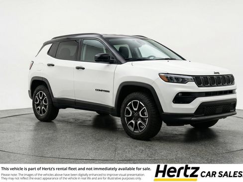 Used 2025 Jeep Compass Trailhawk AWD/4WD image 1
