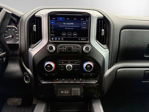 Used 2020 GMC Sierra 1500 Elevation w/ Elevation Value Package AWD/4WD image 11